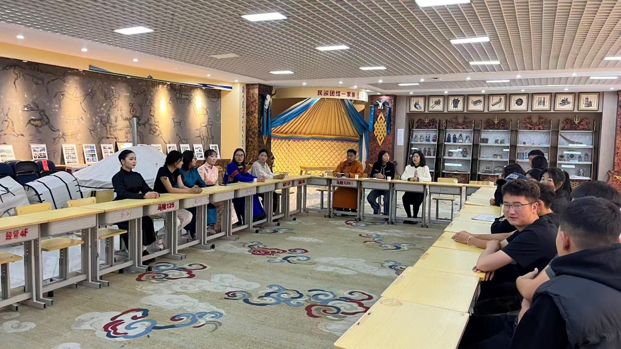 伟德官方网站与蒙古国立大学东部分校举办师生座谈会